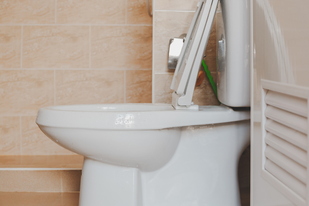 Resolve common toilet problems with expert plumbing service.