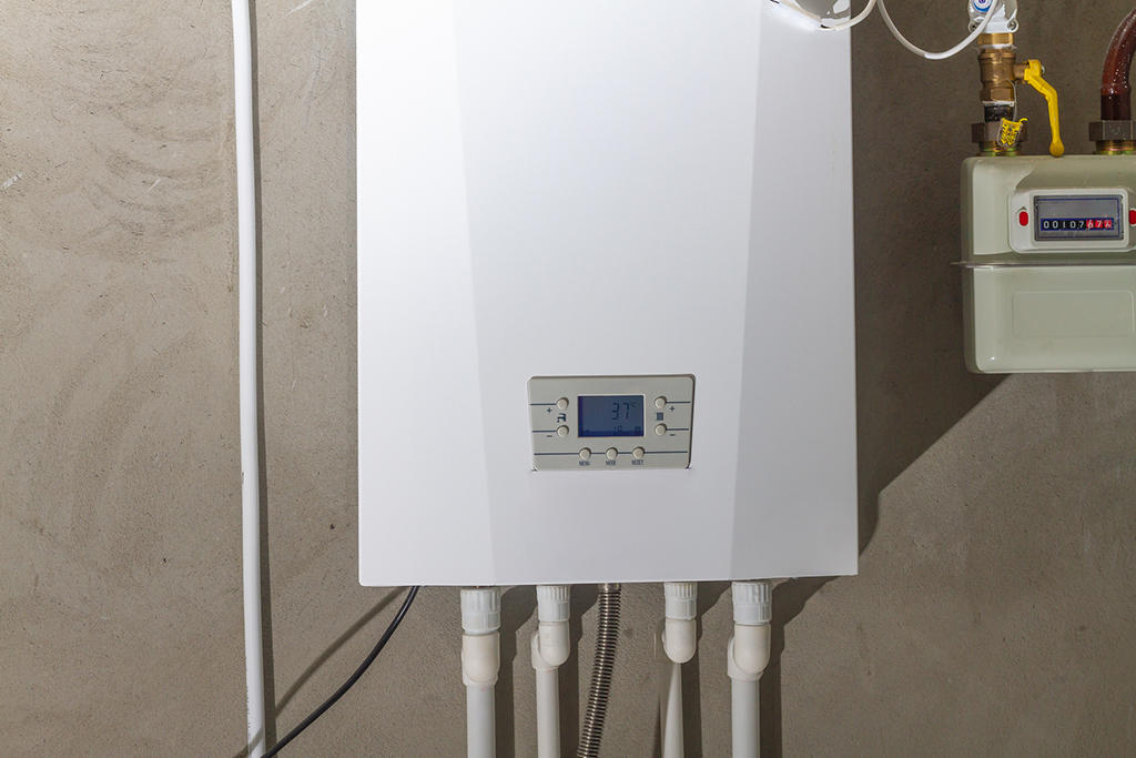 Plumber Tips: Are Tankless Water Heaters More Efficient Than Traditional Heaters? | Universal City, TX