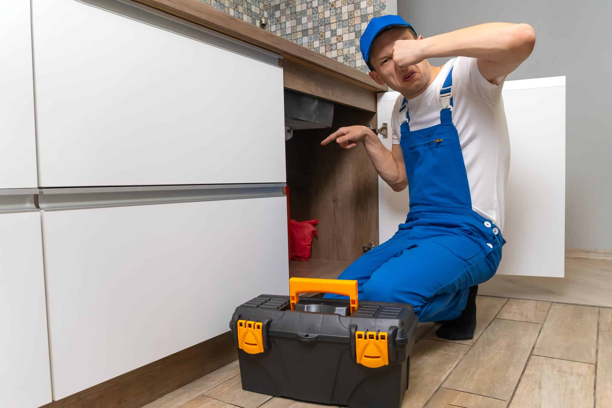 The pipes under the sink in the kitchen and shows that there is an unpleasant smell, Hydro Jetting.